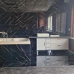 بيت شباب M&r روستوك