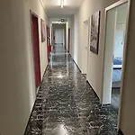 M&r بيت شباب *